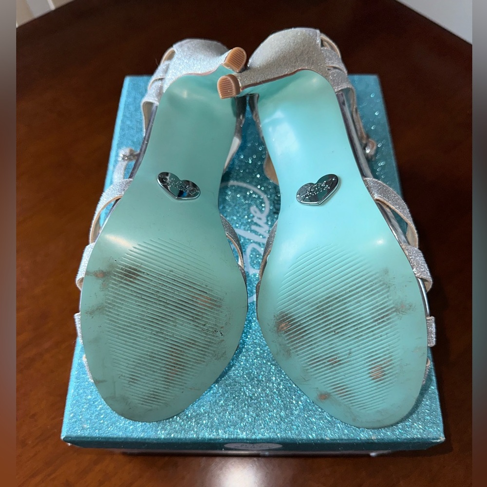Blue by Betsy Johnson SB-Tee Silver Shoes - Picture 4 of 5